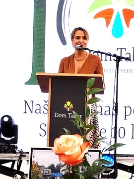 Slavnostna govornica je bila dr_Tina Bregant